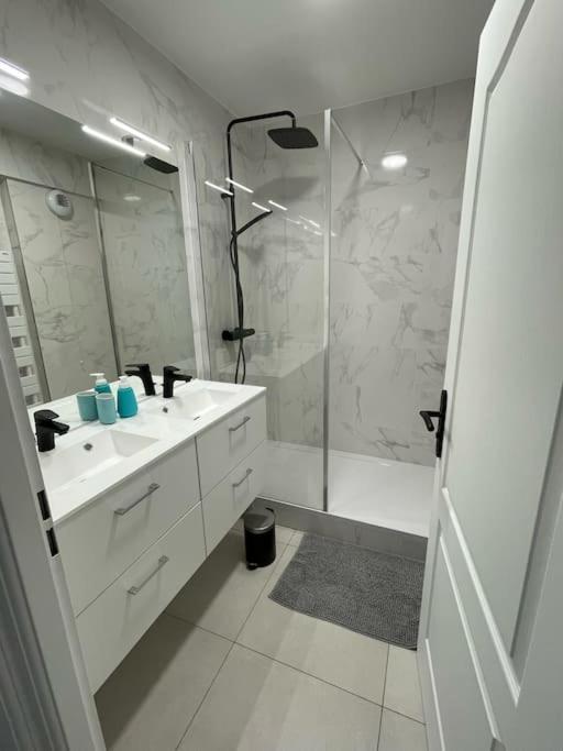 Appartement Familial De Qualite Paris Exterior photo